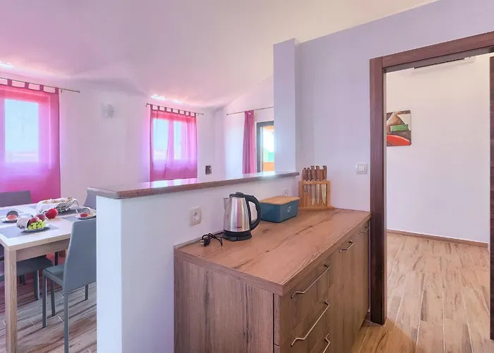 Будинок відпочинку Glory Пула