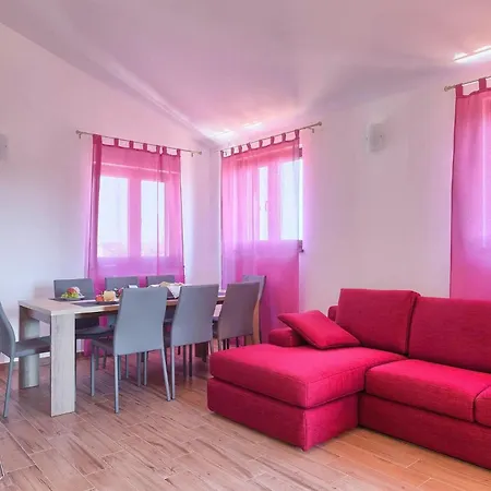 Holiday home Glory *