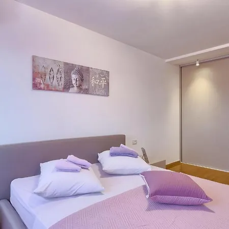 Holiday home Glory *